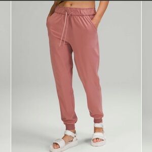 Lululemon Stretch High-Rise Jogger *Full Length
Spiced Chai 8